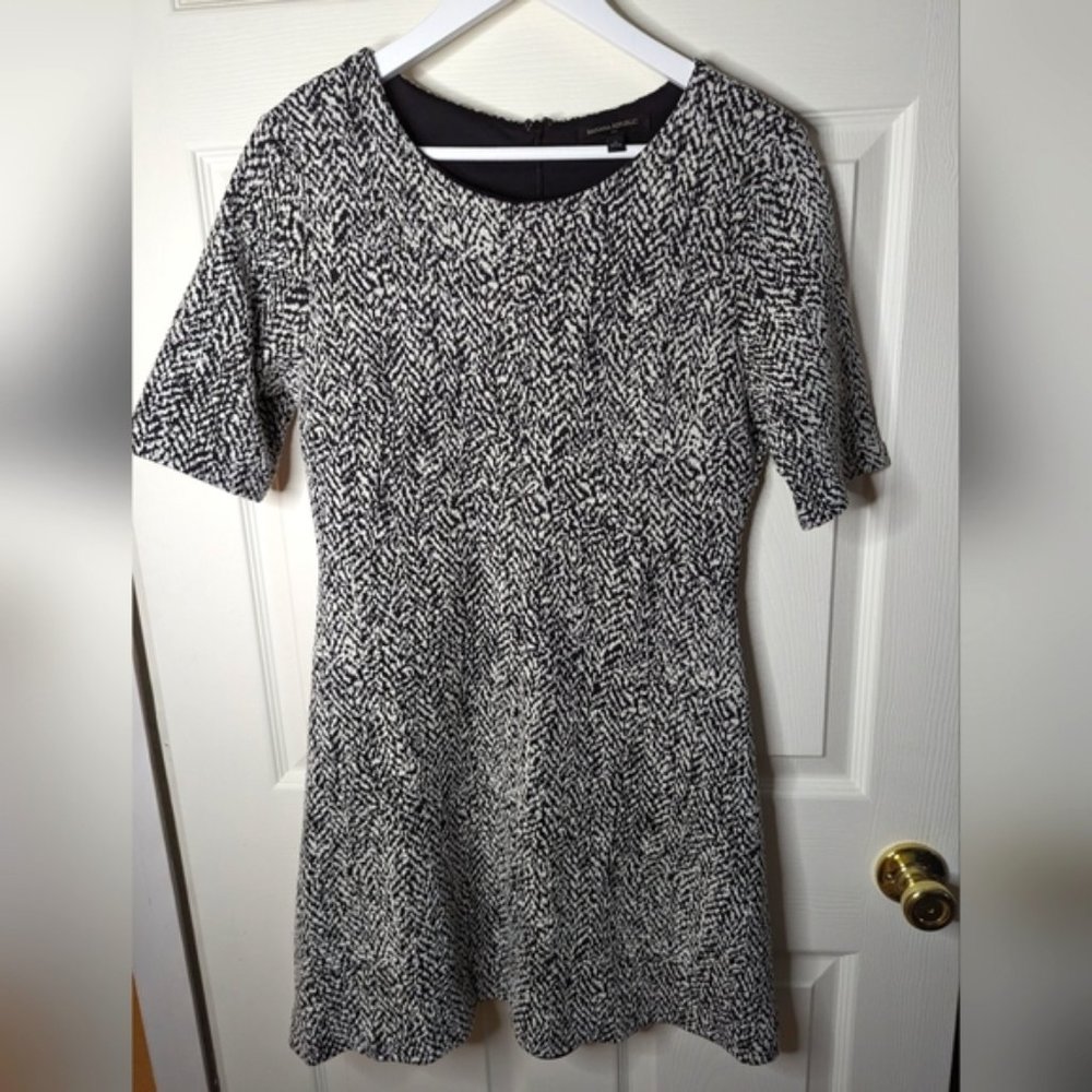 Banana Republic black & white Mini dress size 8